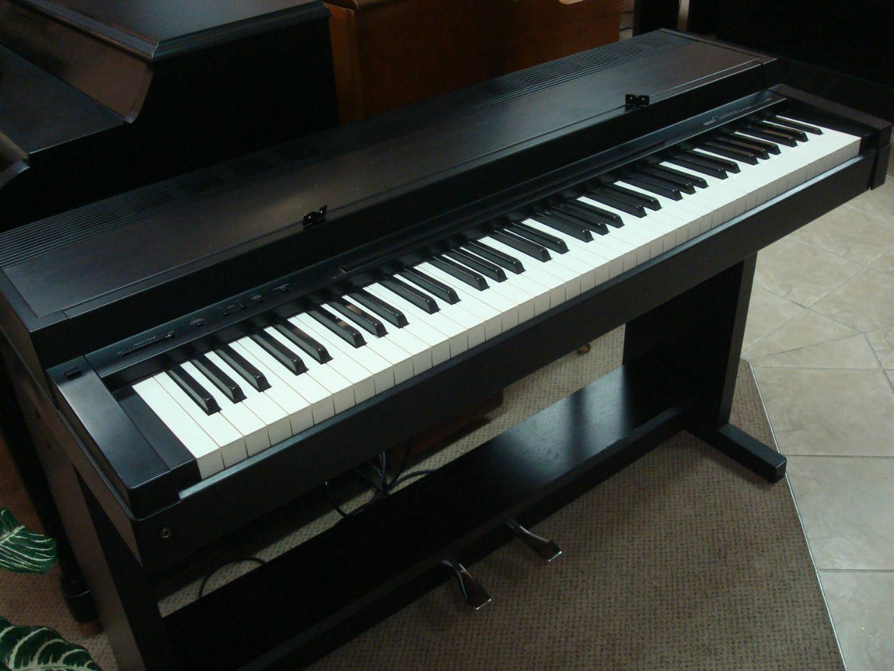 ĐÀN PIANO ĐIỆN YAMAHA CLAVINOVA CLP 200 