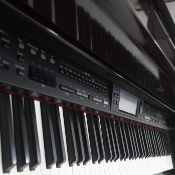 Đàn Piano điện Roland KR575D