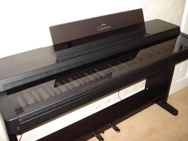 ĐÀN PIANO ĐIỆN YAMAHA CLP-550